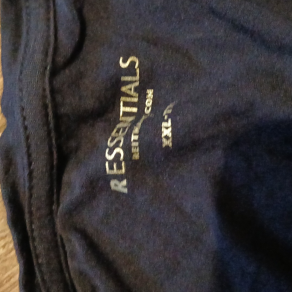 V-neck tee - Picture 4 of 6